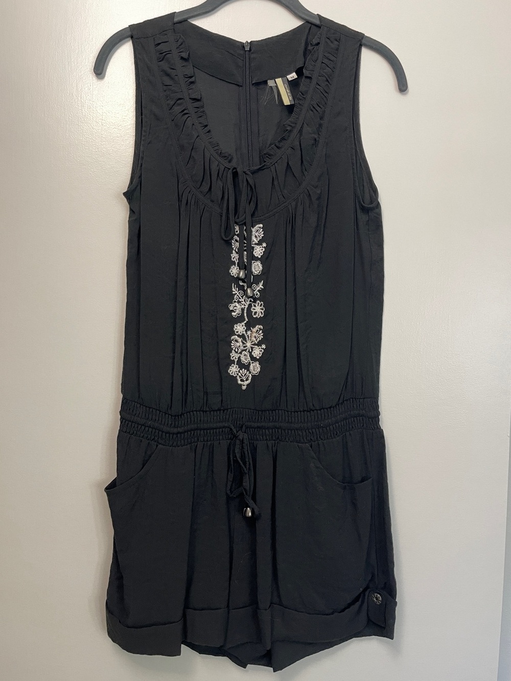 Black Sleeveless Embroidered Romper with Pockets - Boho Style